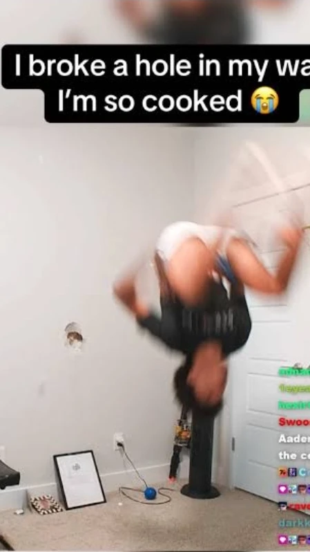 Kingsammelot breaks a wall cover